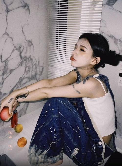 吃瓜事件网红男女,网红男女的甜蜜与争议