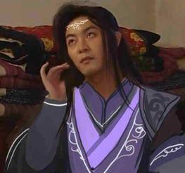 剑网三坐在板凳吃瓜,板凳上的悠闲时光，吃瓜群众的欢乐盛宴