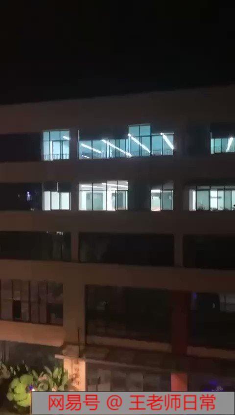 四川传媒学院网红吃瓜,揭秘四川传媒学院校园风云