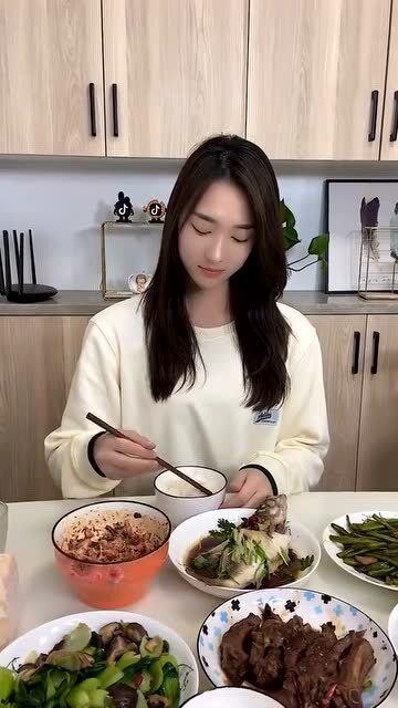 网红媳妇吃瓜图片,瓜田李下，真相几何？