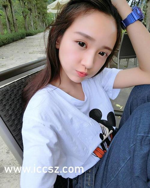 吃瓜网红西安大表姐,吃瓜网红的美食之旅与生活点滴